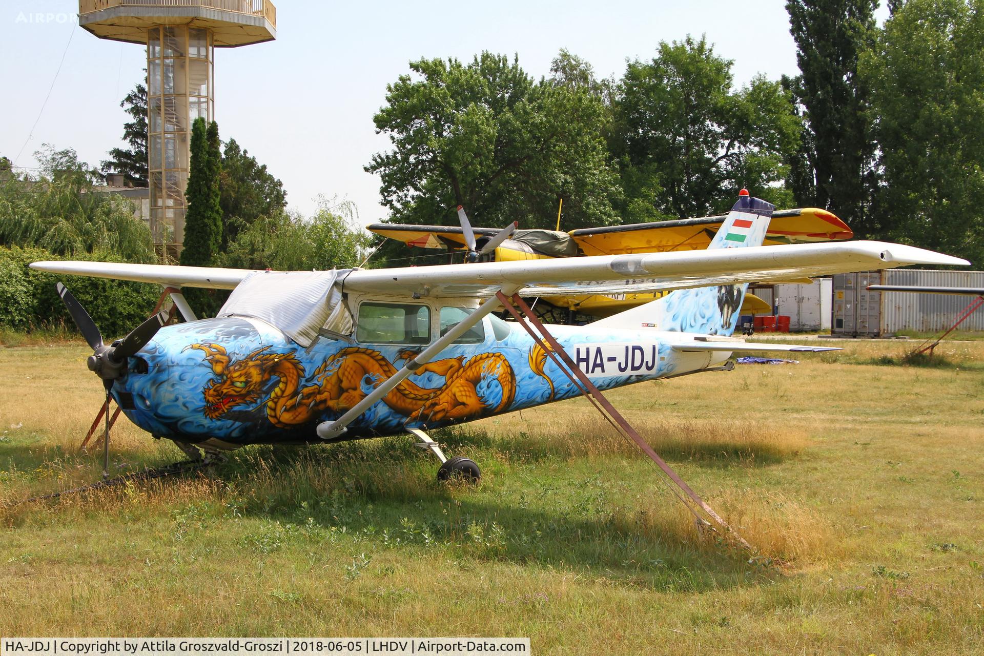 HA-JDJ, 1962 Cessna 182E Skylane Skylane C/N 18254279, LHDV - Dunaujváros/Kisapostag Airport, Hungary