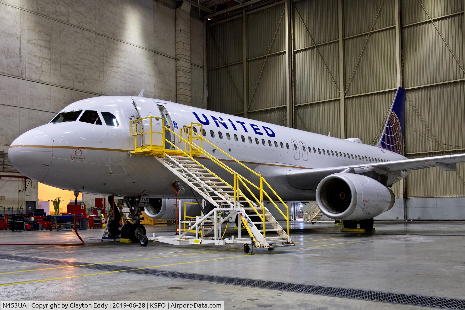 N453UA, 1999 Airbus A320-232 C/N 1001, SFO 2019.