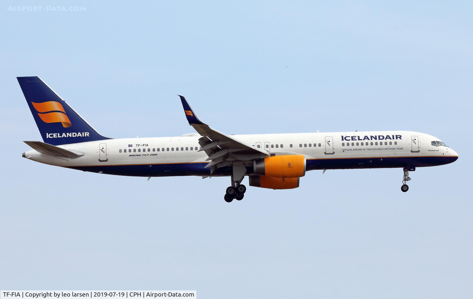 TF-FIA, 2000 Boeing 757-256 C/N 29310, Copenhagen 19.7.2019 final to R-22L