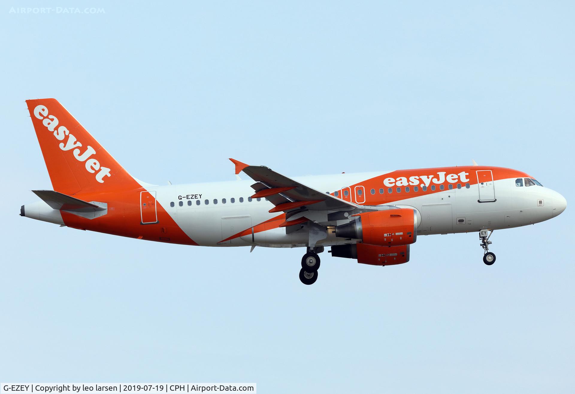 G-EZEY, 2004 Airbus A319-111 C/N 2353, Copenhagen 19.7.2019 final to R-22L