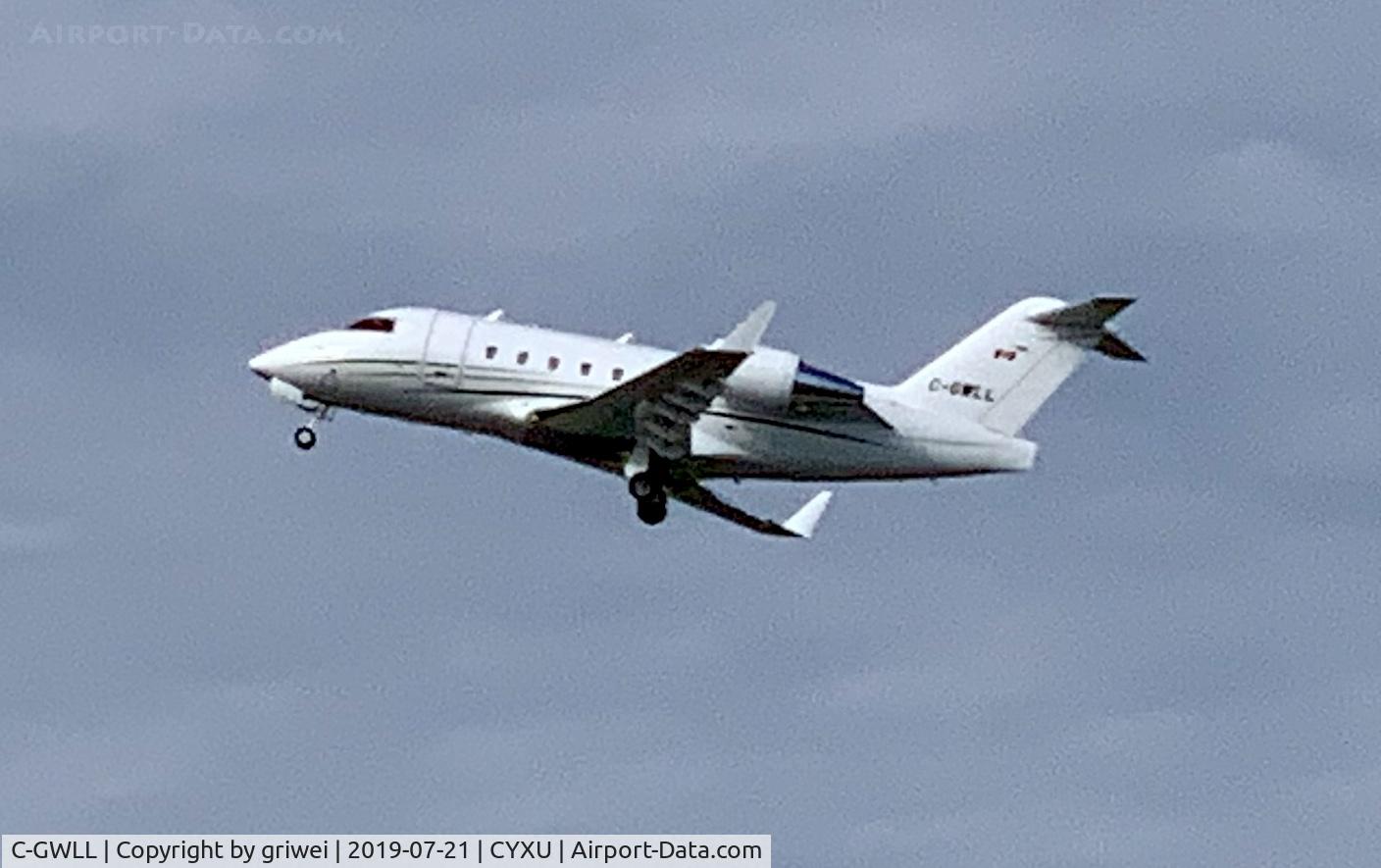 C-GWLL, 2001 Bombardier Challenger 604 (CL-600-2B16) C/N 5484, Right after takeoff.