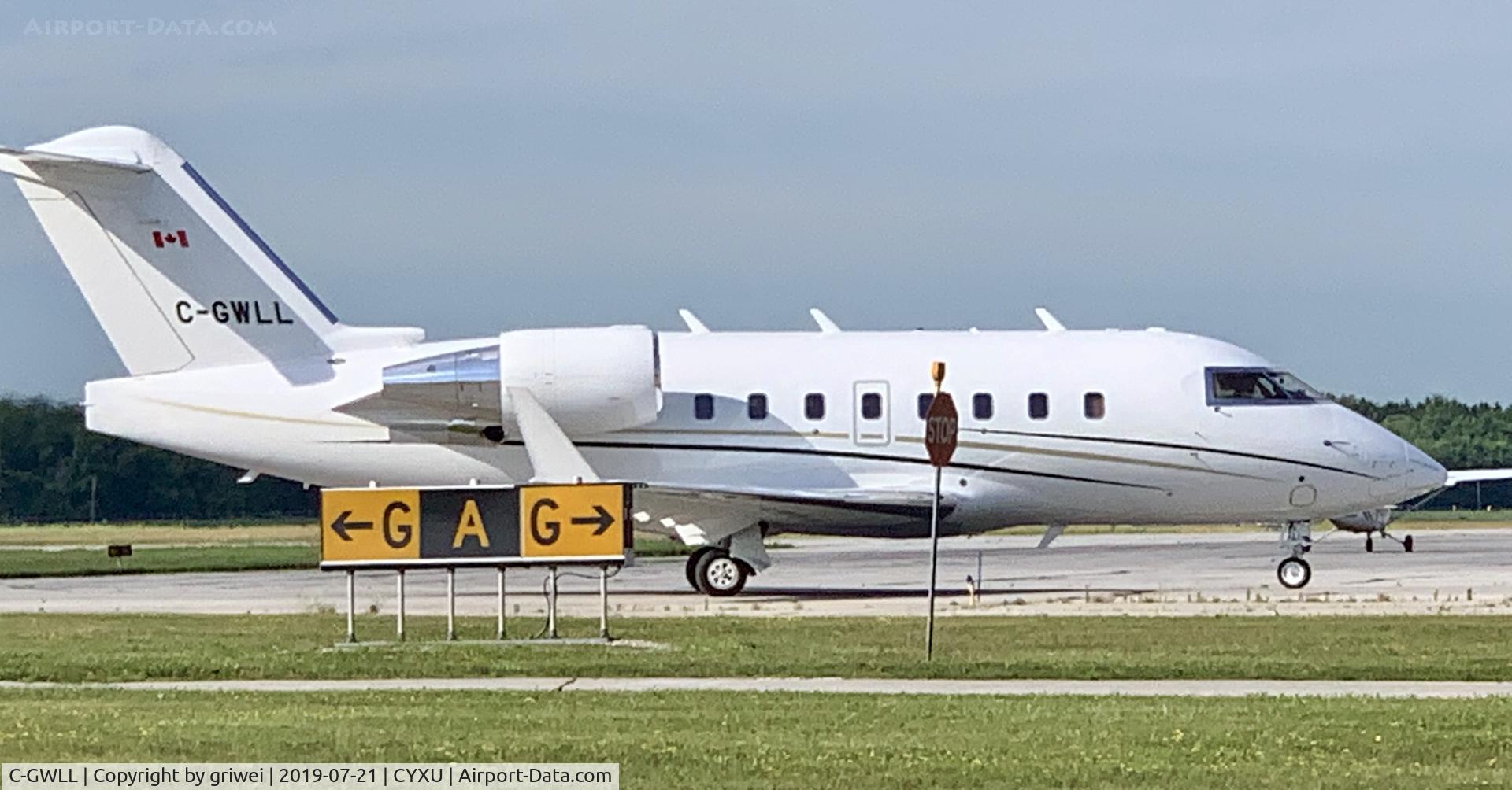 C-GWLL, 2001 Bombardier Challenger 604 (CL-600-2B16) C/N 5484, Taxiing at YXU