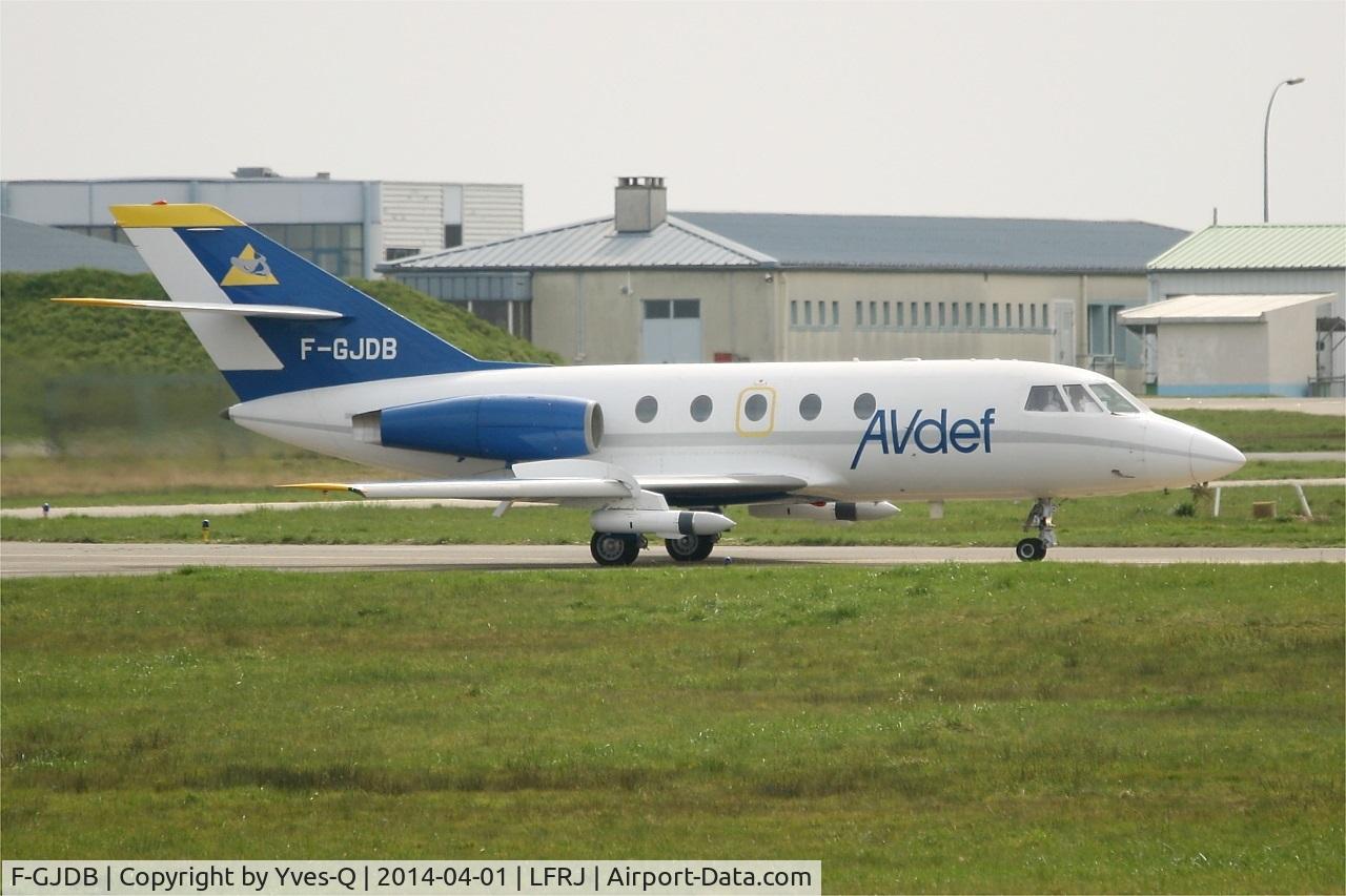 F-GJDB, 1967 Dassault Falcon 20 C/N 76, Dassault Falcon 20C, Taxiing to holding point Rwy 08, Landivisiau Naval Air Base (LFRJ)