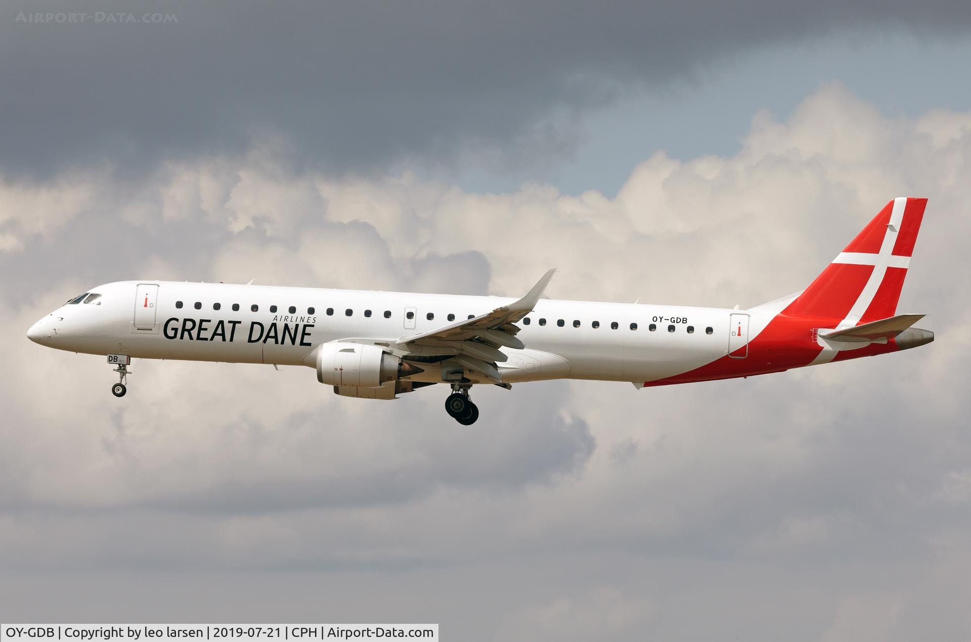 OY-GDB, 2008 Embraer 195LR (ERJ-190-200LR) C/N 19000184, Copenhagen 21.7.2019 on final to R-22L