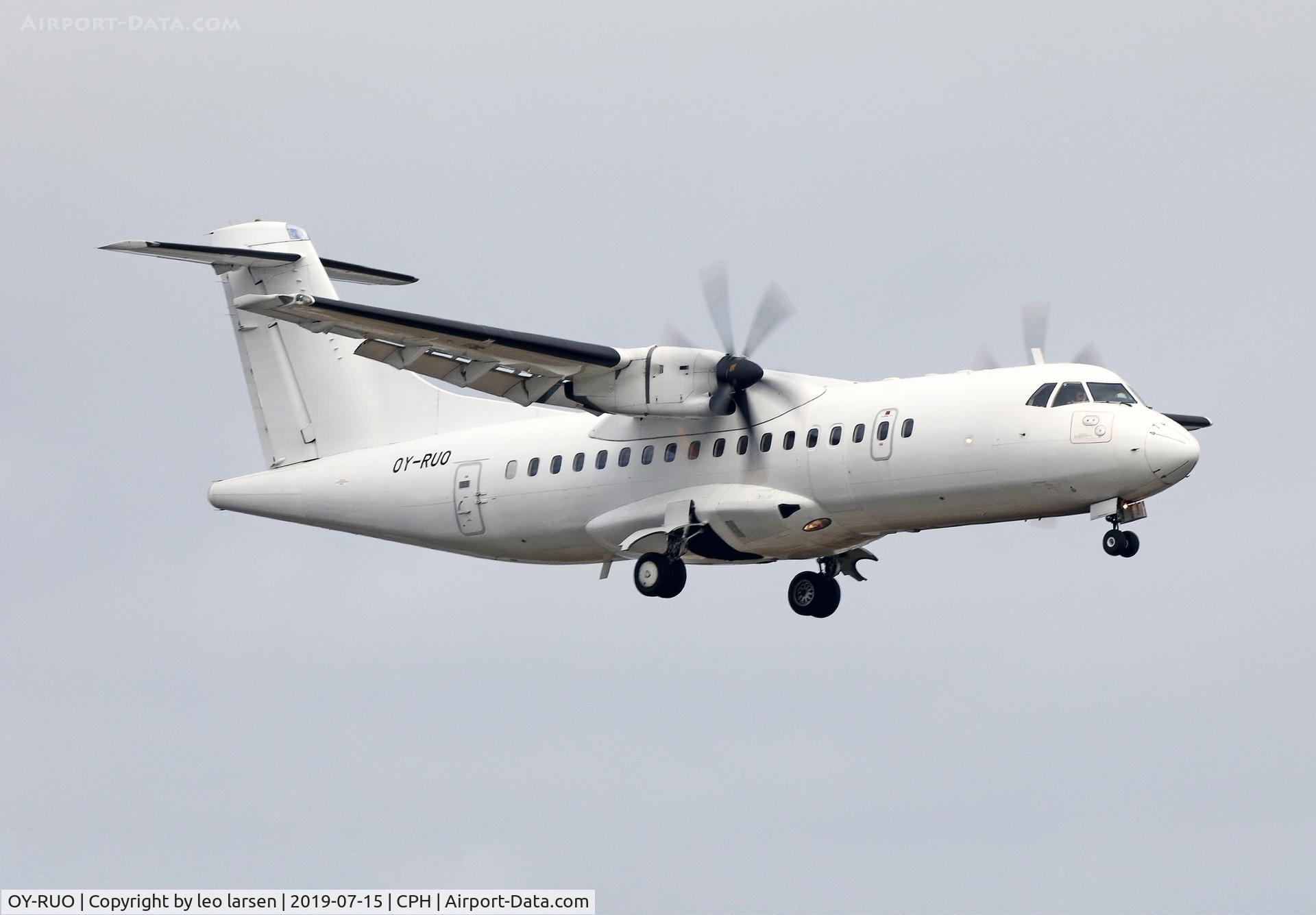 OY-RUO, 1996 ATR 42-500 C/N 514, Copenhagen 15.7.2019 on final to R-22L