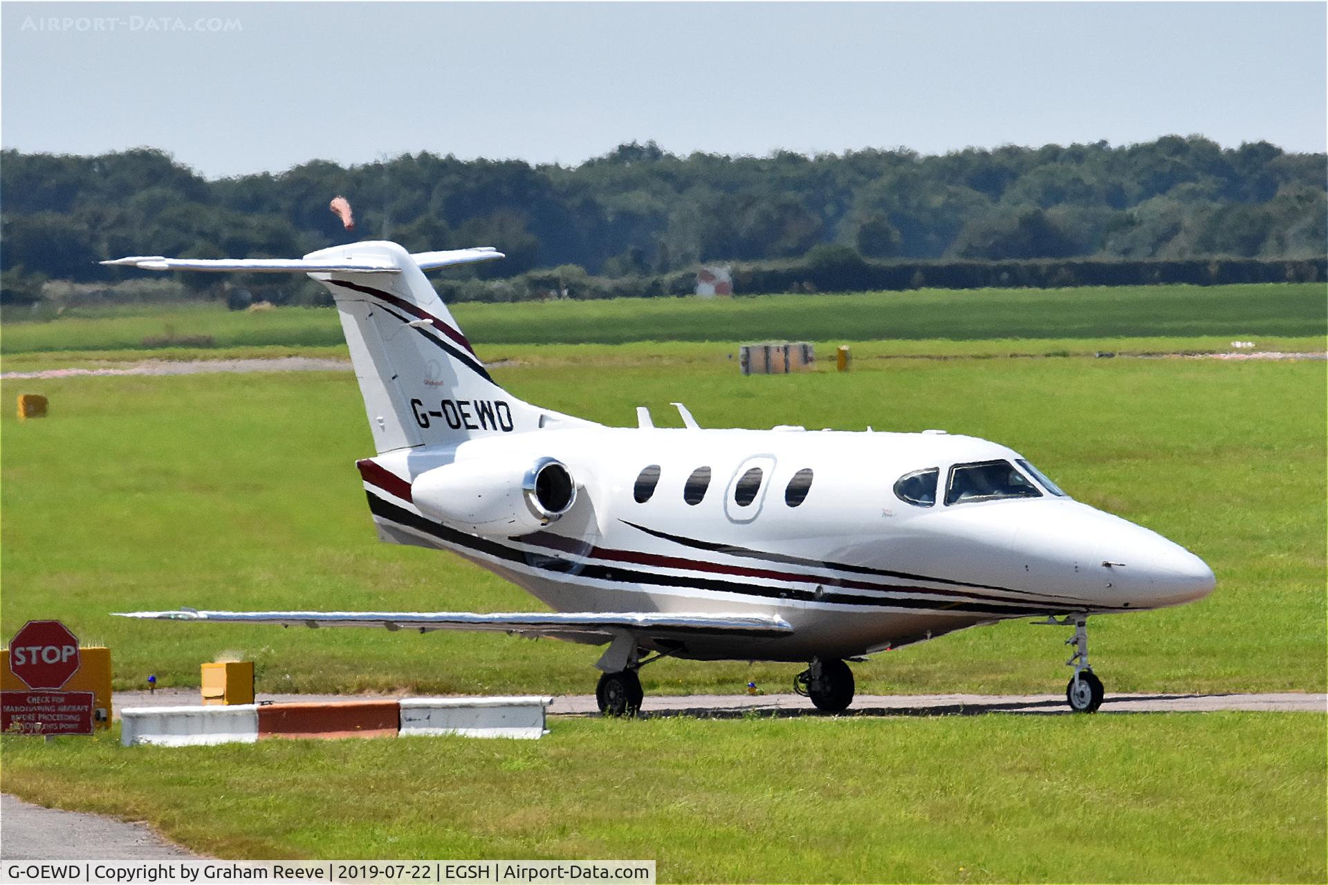 G-OEWD, 2005 Beech 390 Premier I C/N RB-126, Departing from Norwich.