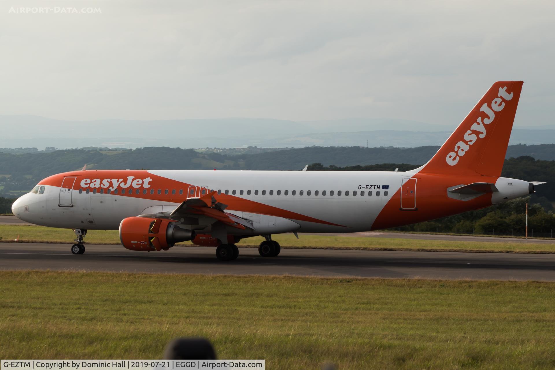 G-EZTM, 2009 Airbus A320-214 C/N 4014, Landing RWY 27