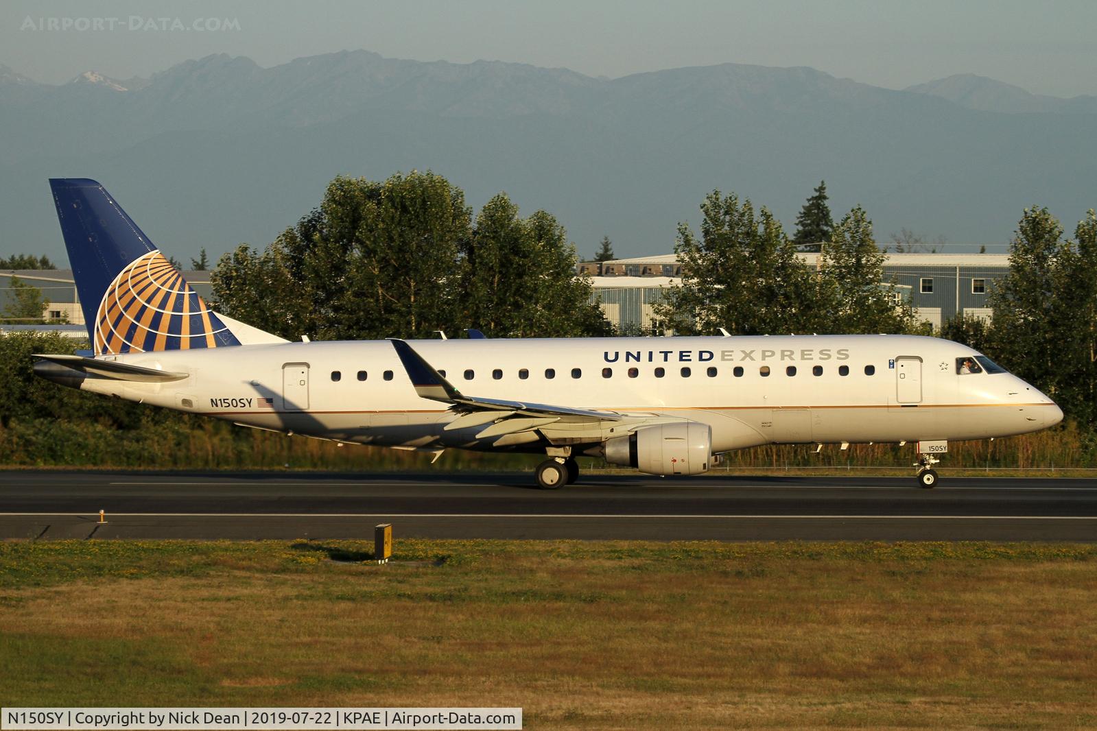 N150SY, 2015 Embraer 175LR (ERJ-170-200LR) C/N 15000499, UA5889 departs to Denver at 06:19 this morning