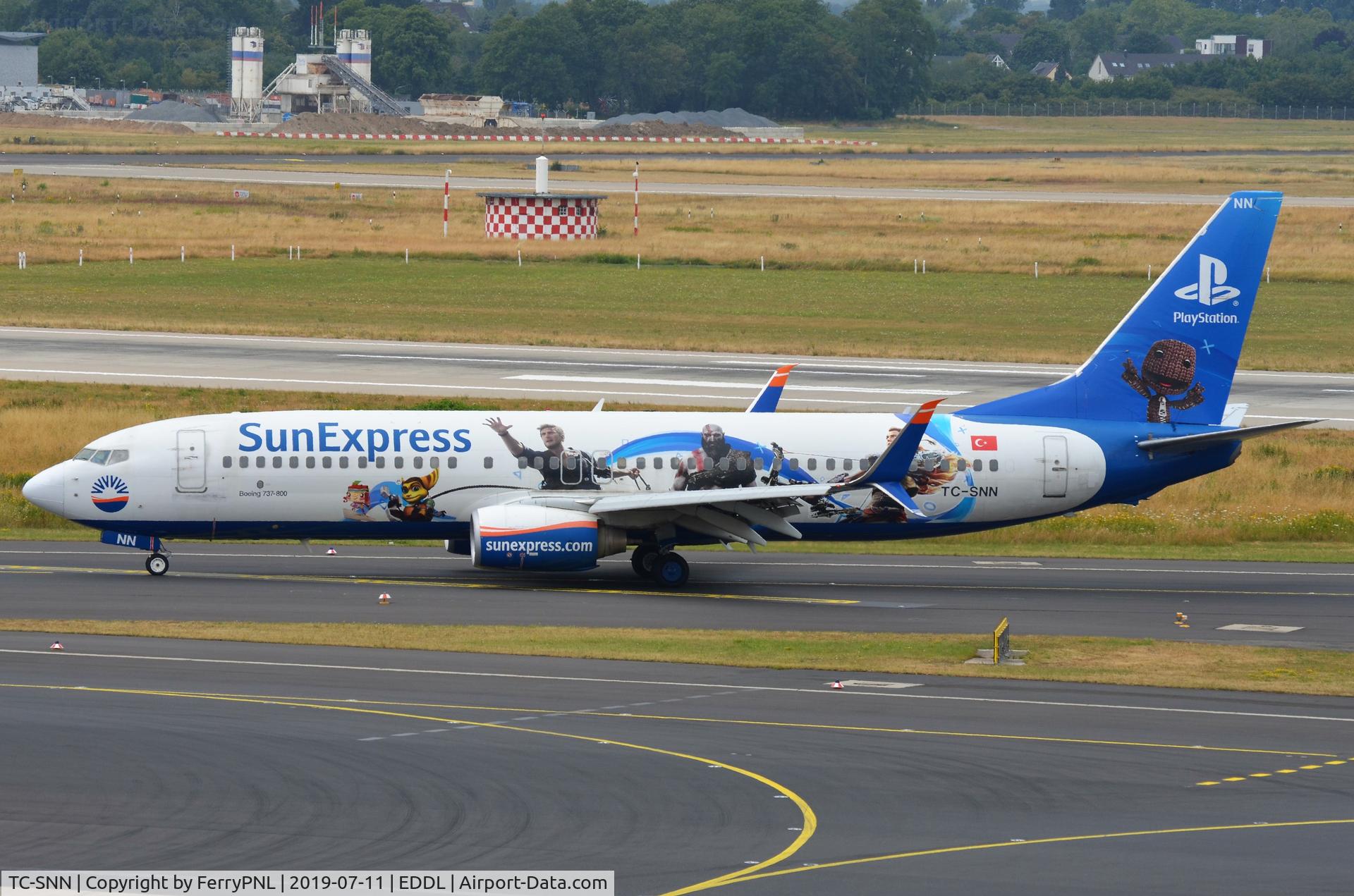 TC-SNN, 2010 Boeing 737-8HC C/N 40775, SunExpress playstation B738