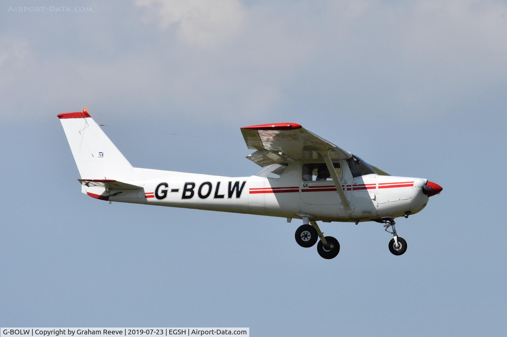 G-BOLW, 1977 Cessna 152 C/N 15280589, Landing at Norwich.