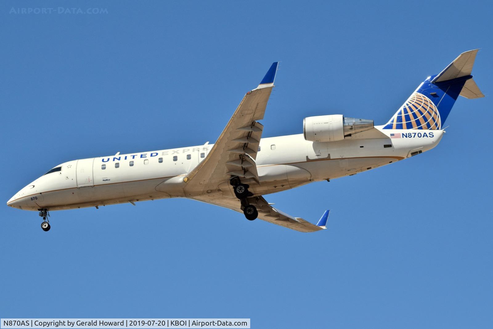 N870AS, 2001 Bombardier CRJ-200ER (CL-600-2B19) C/N 7530, Landing RWY 28R.