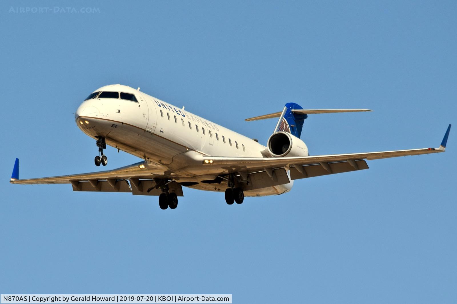 N870AS, 2001 Bombardier CRJ-200ER (CL-600-2B19) C/N 7530, Landing RWY 28R.