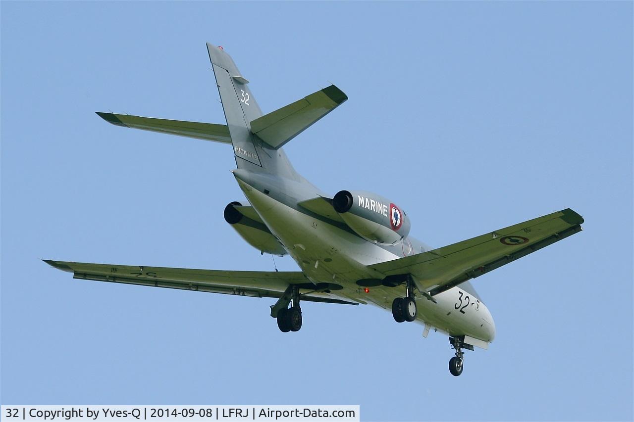 32, 1974 Dassault Falcon 10MER C/N 32, Dassault Falcon 10 MER, On final rwy 08, Landivisiau Naval Air Base (LFRJ)
