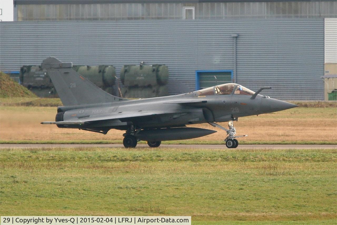 29, Dassault Rafale M C/N 29, Dassault Rafale M, Taxiing to holding point rwy 08, Landivisiau Naval Air Base (LFRJ)