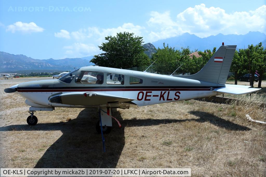OE-KLS, Piper PA-28R-201T Cherokee Arrow III C/N 2803009, Parked