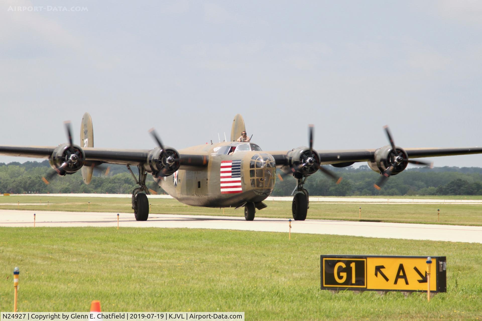 N24927, 1940 Consolidated Vultee RLB30 (B-24) C/N 18, Taxiing in