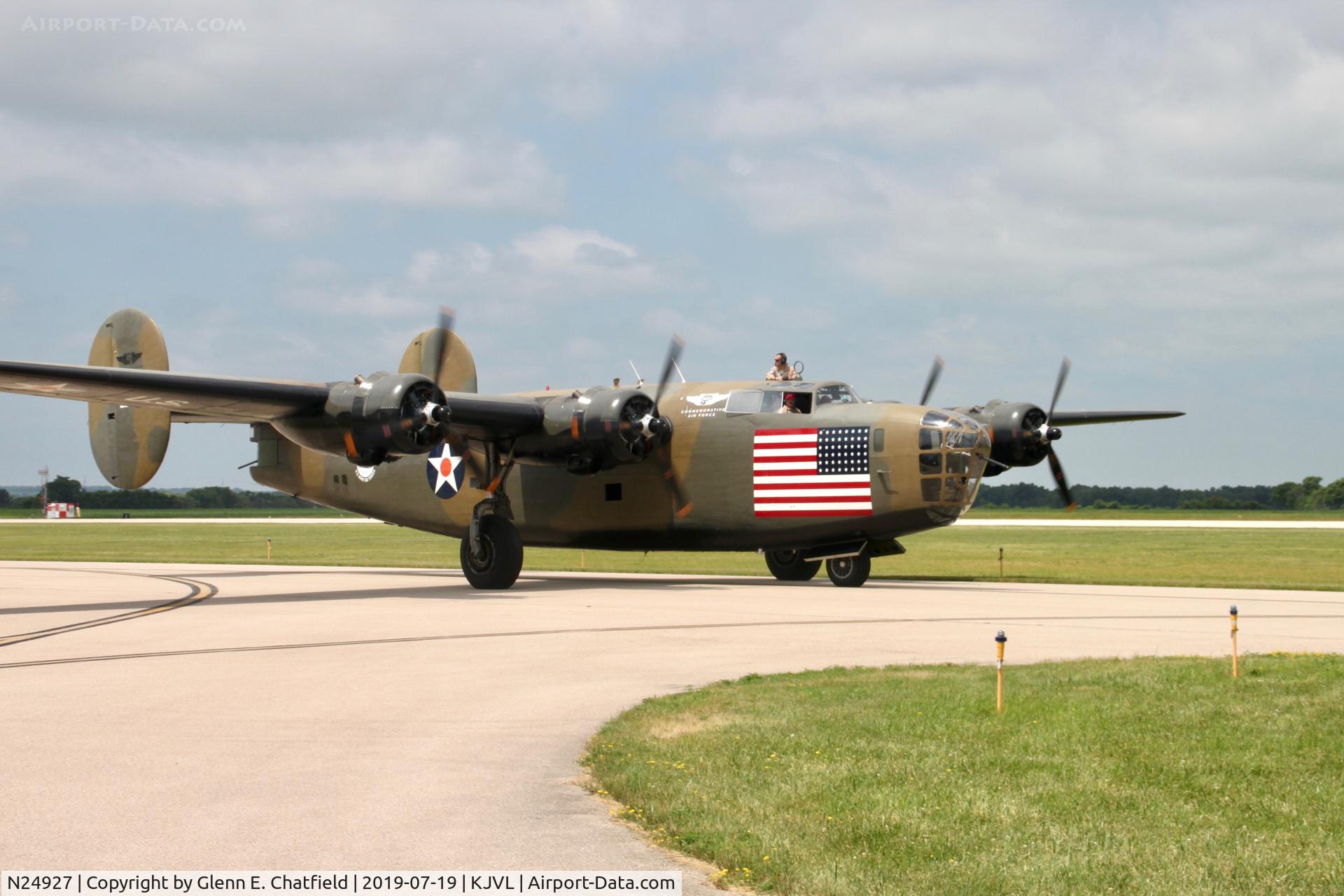 N24927, 1940 Consolidated Vultee RLB30 (B-24) C/N 18, Taxiing in