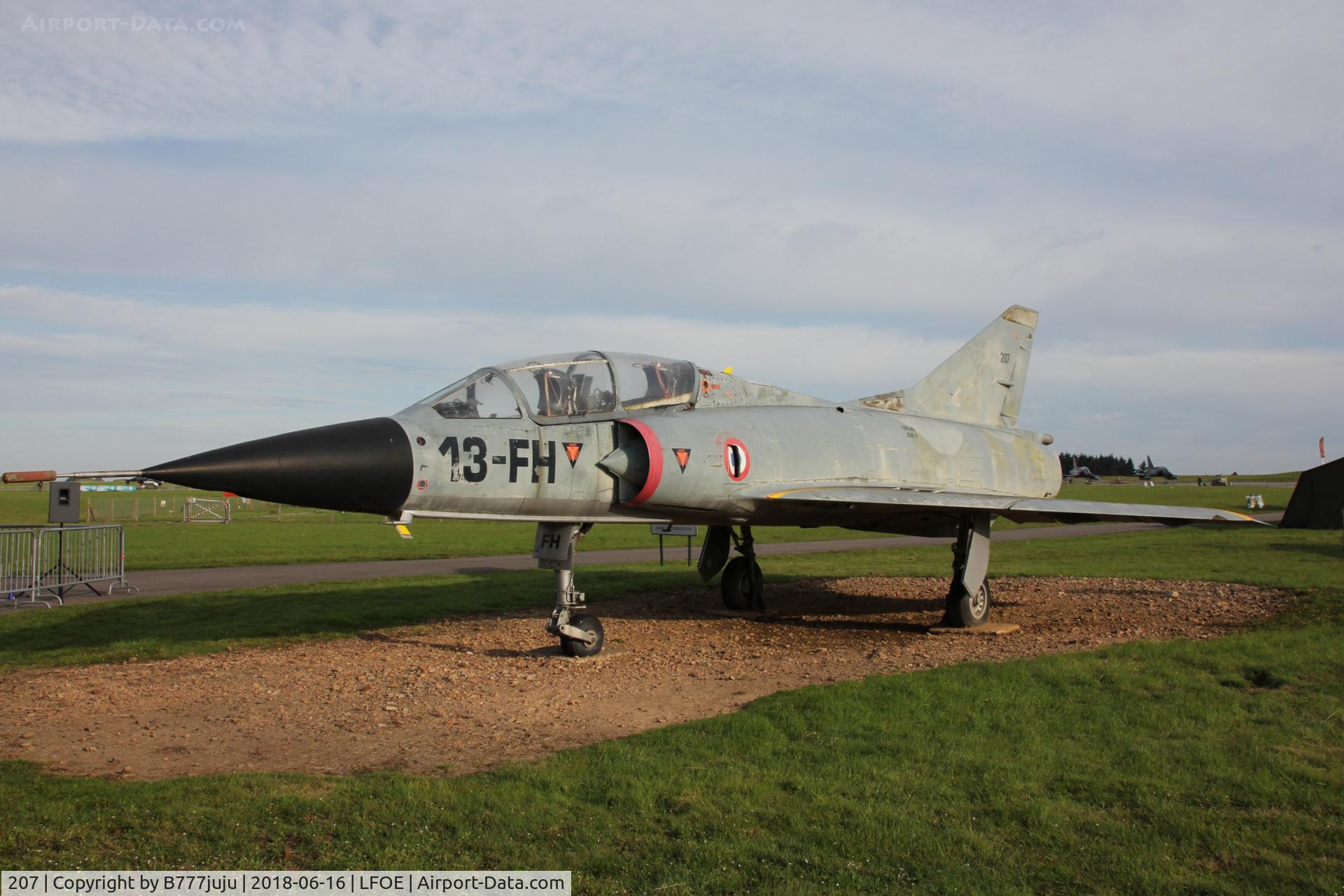207, Dassault Mirage IIIB C/N 207, at Evreux
