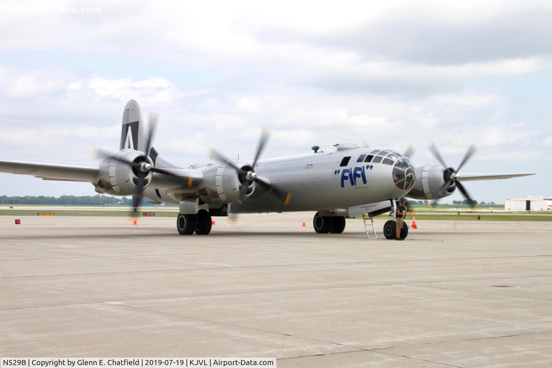 N529B, 1944 Boeing B-29A-60-BN Superfortress C/N 11547, All engines running