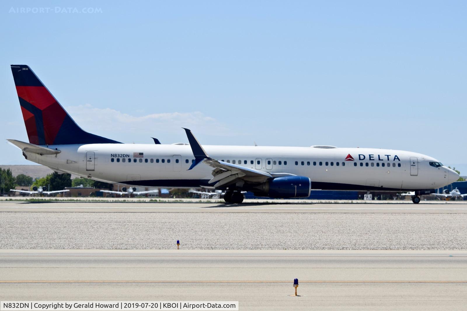 N832DN, 2015 Boeing 737-932/ER C/N 31943, Landing roll out on RWY 28R.