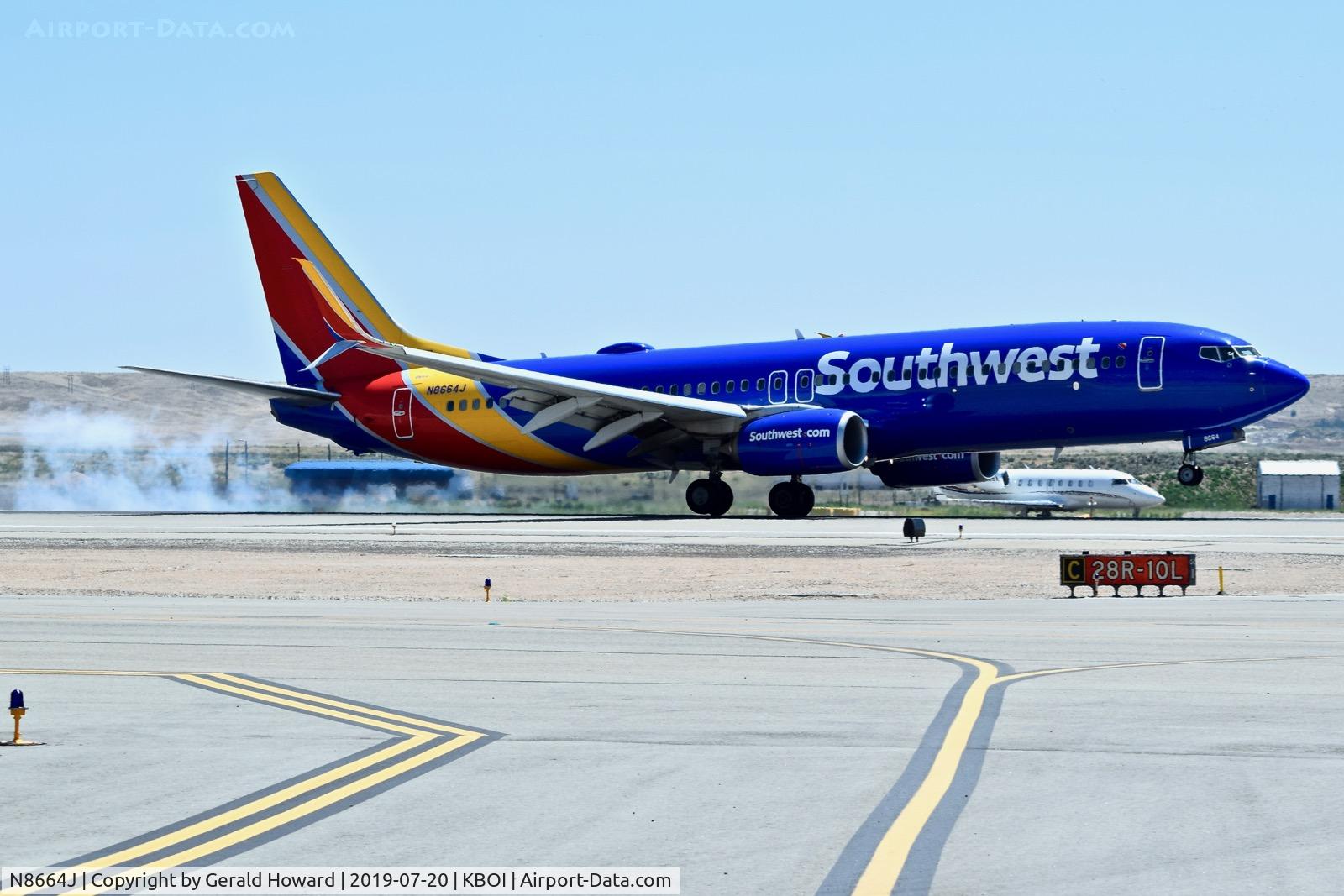 N8664J, 2015 Boeing 737-8H4 C/N 36649, Landing RWY 28R.