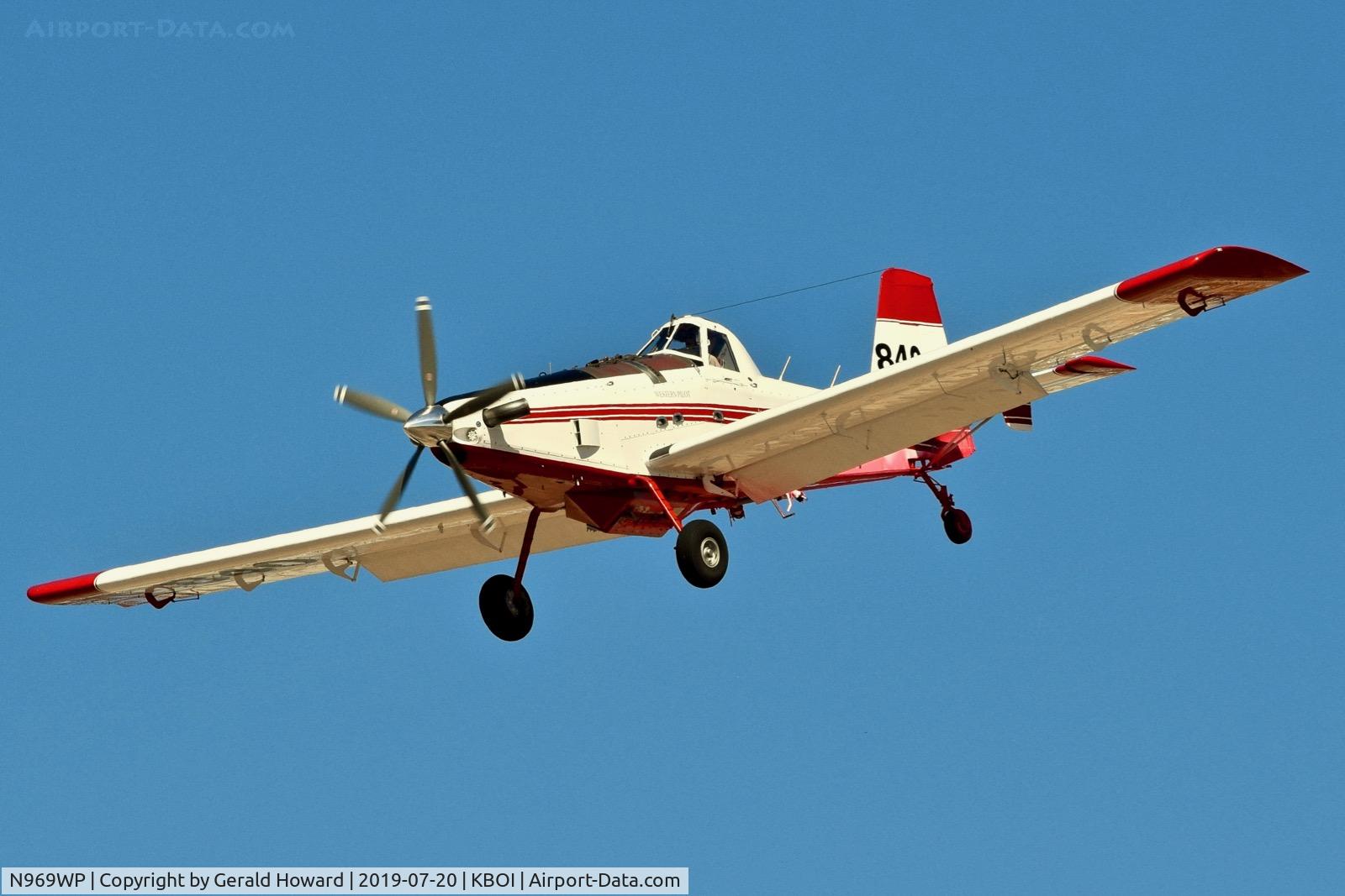 N969WP, 2018 Air Tractor AT-802A C/N 802A-0757, Landing RWY 28R.