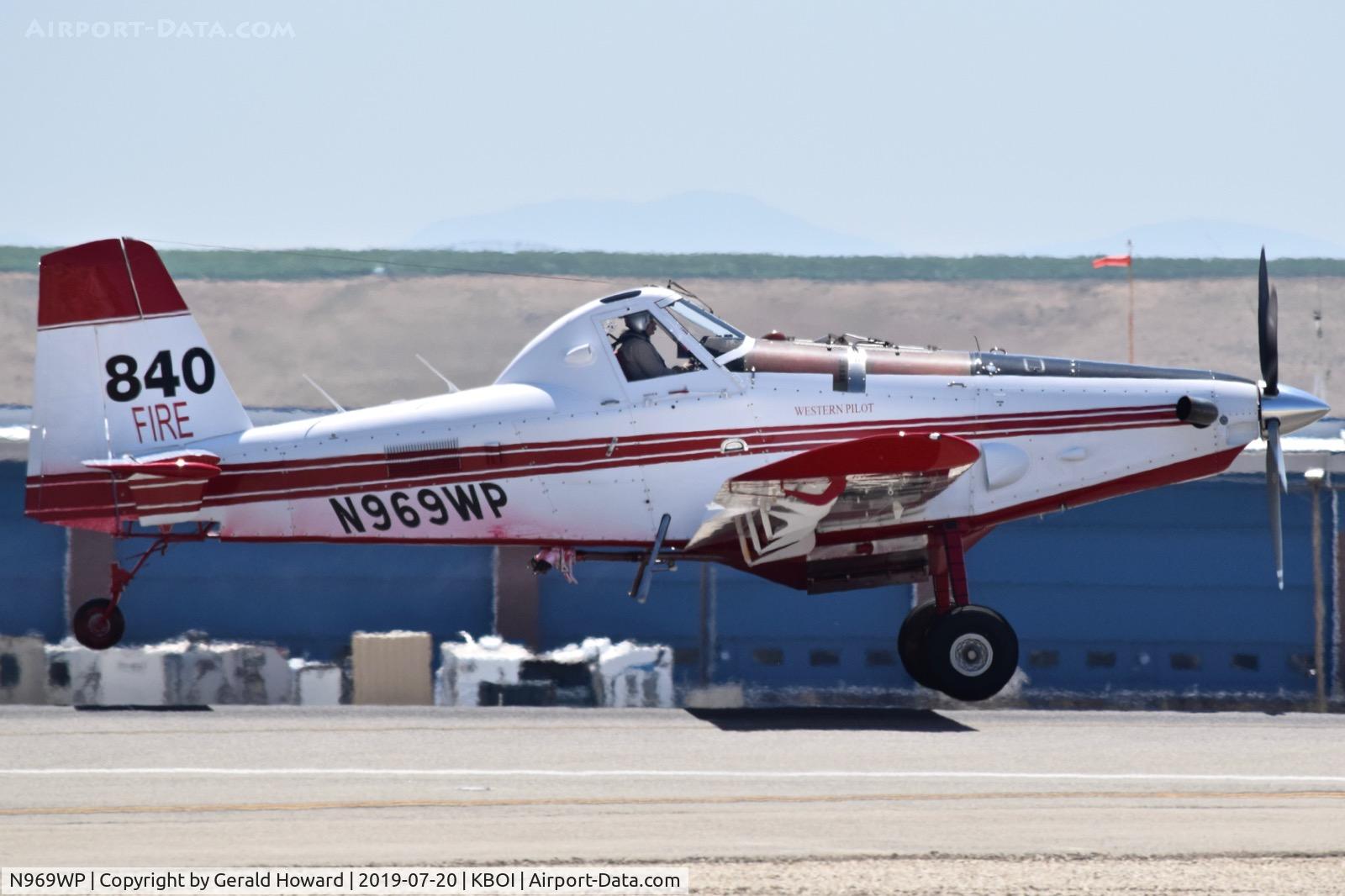 N969WP, 2018 Air Tractor AT-802A C/N 802A-0757, Landing RWY 28R.