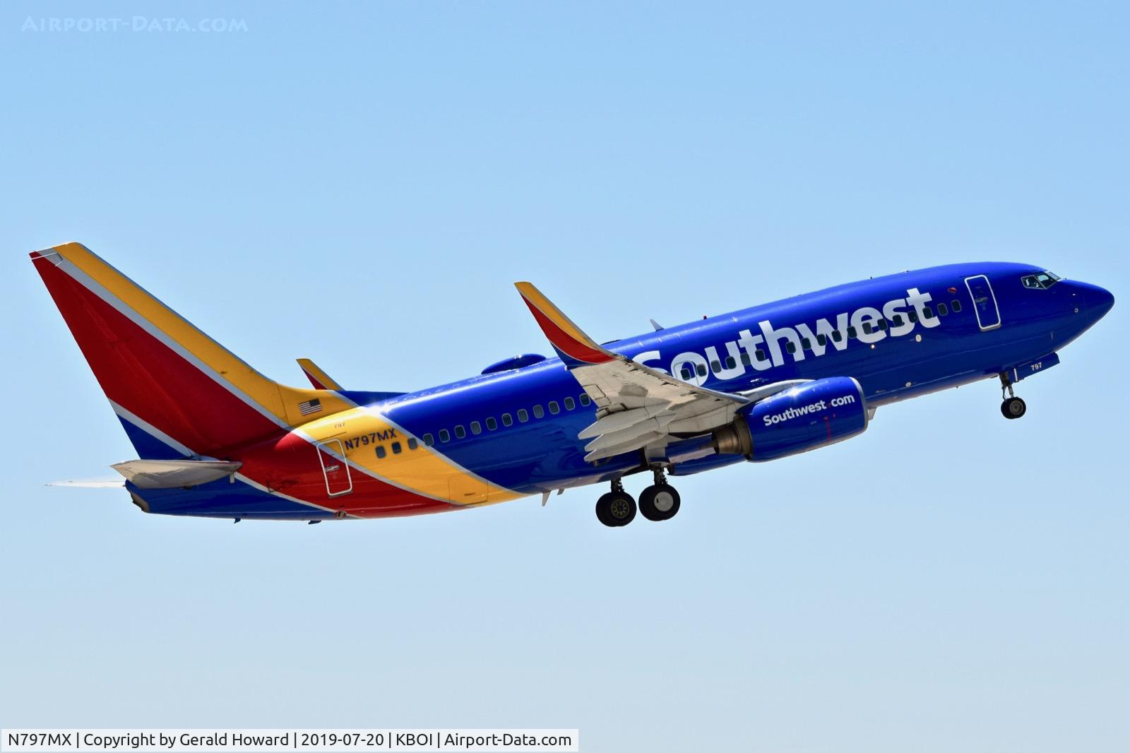 N797MX, 2001 Boeing 737-7H4 C/N 27890, Departing BOI.