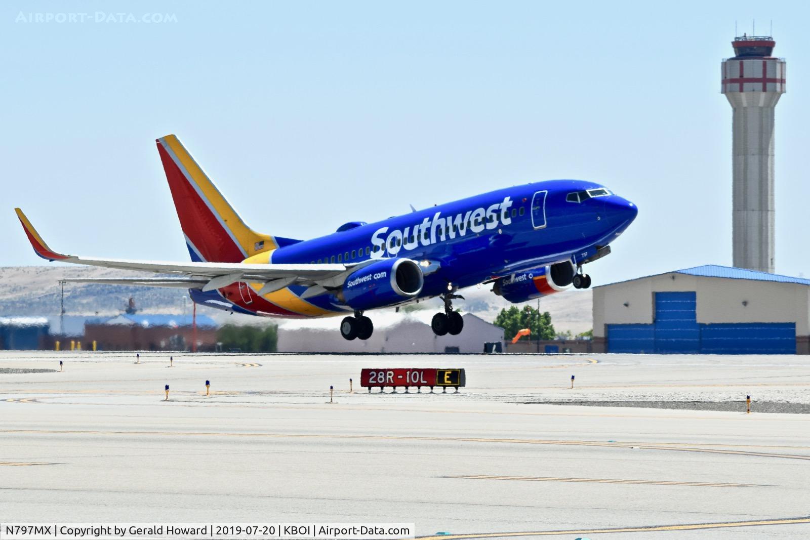 N797MX, 2001 Boeing 737-7H4 C/N 27890, Take off from RWY 28R.