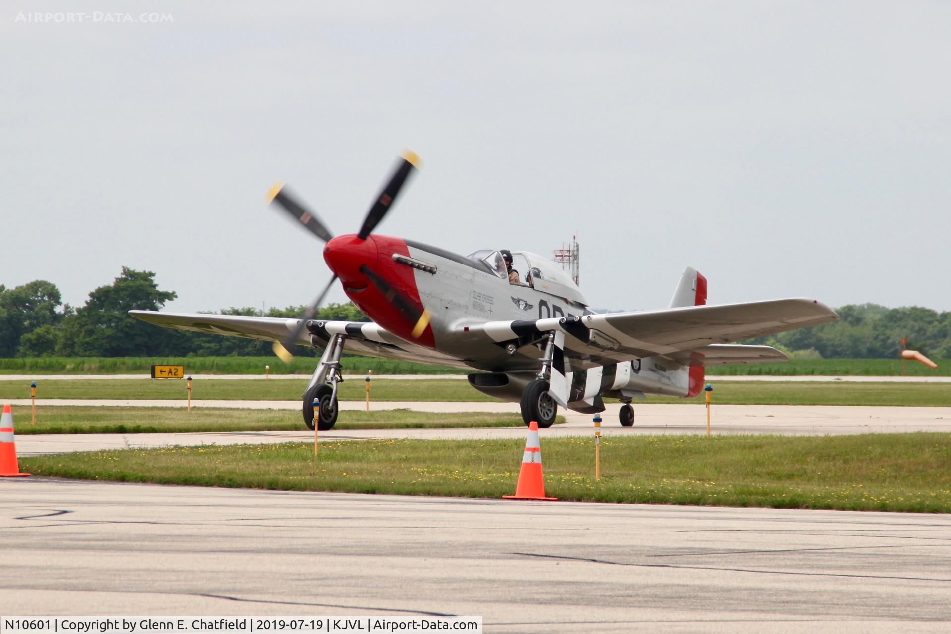 N10601, 1944 North American P-51D Mustang C/N 122-40383, Taxiing in