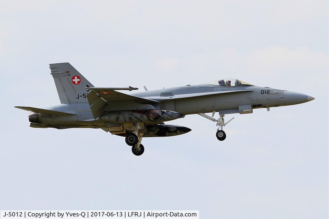 J-5012, McDonnell Douglas F/A-18C Hornet C/N 1352/SFC012, McDonnell Douglas FA-18C Hornet, On final rwy 08, Landivisiau Naval Air Base (LFRJ) Tiger Meet 2017