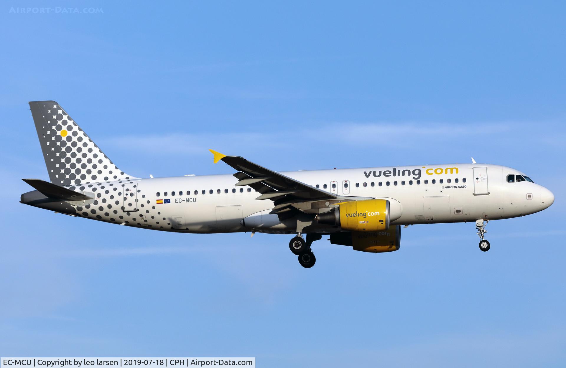 EC-MCU, 2009 Airbus A320-214 C/N 3907, Copenhagen 18.7.2019 on final to R-22L