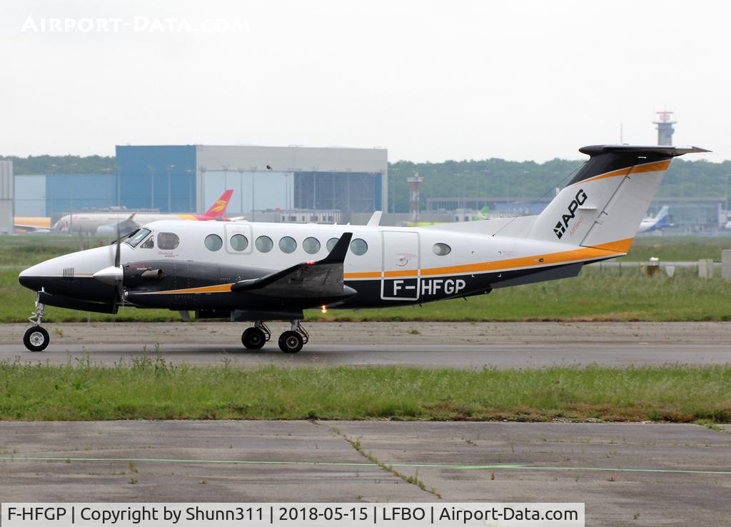 F-HFGP, 2010 Hawker Beechcraft 350i King Air C/N FL-702, Taxiing for depature...