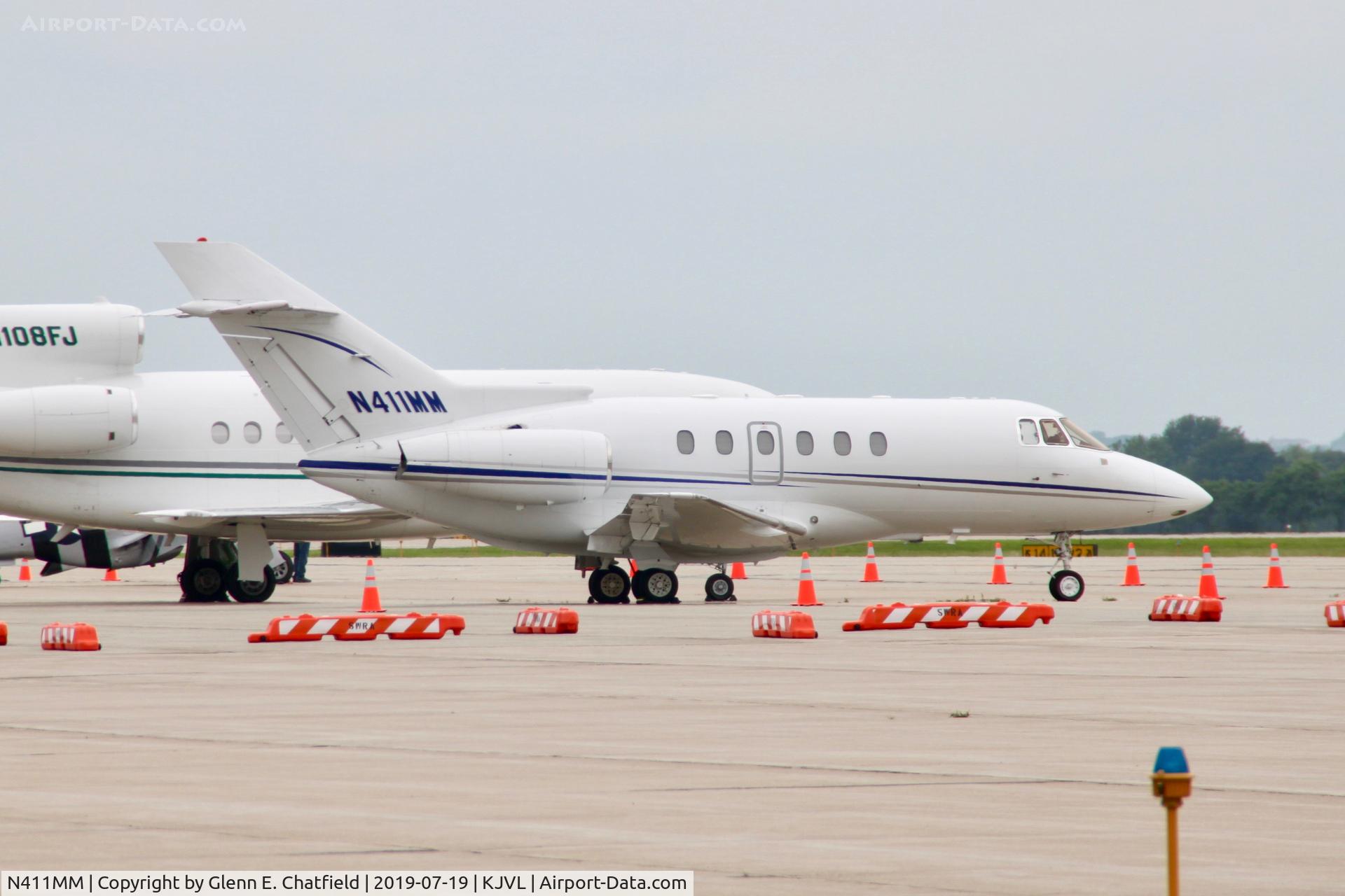 N411MM, 2001 Raytheon Hawker 800XP C/N 258558, Spotted on the ramp