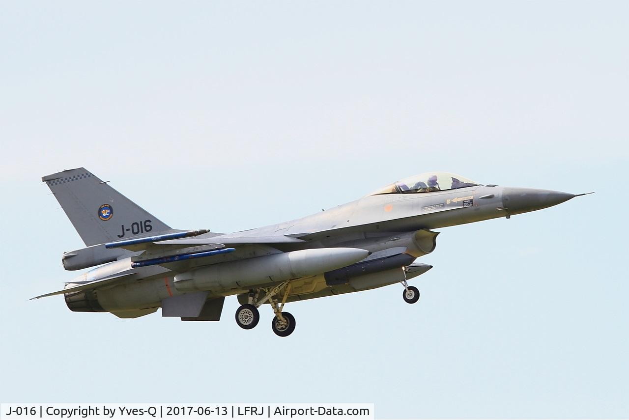 J-016, General Dynamics F-16AM Fighting Falcon C/N 6D-172, Fokker F-16AM Fighting Falcon, On final rwy 08, Landivisiau Naval Air Base (LFRJ) Tiger Meet 2017