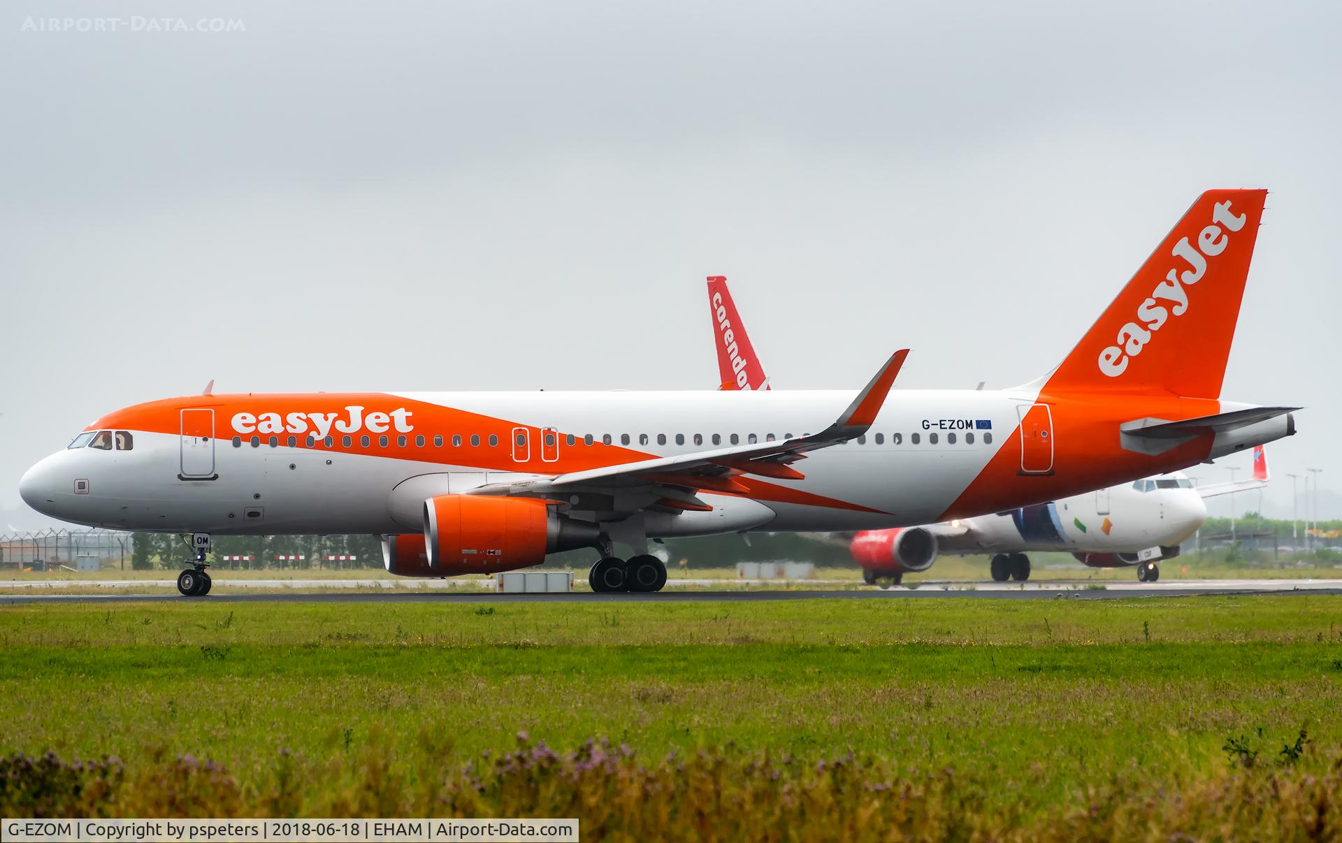 G-EZOM, 2015 Airbus A320-214 C/N 6587, G-EZOM at AMS