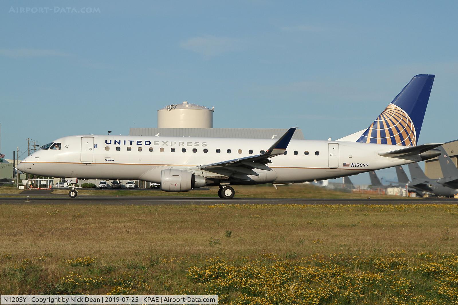 N120SY, 2014 Embraer 175LR (ERJ-170-200LR) C/N 17000425, PAE/KPAE