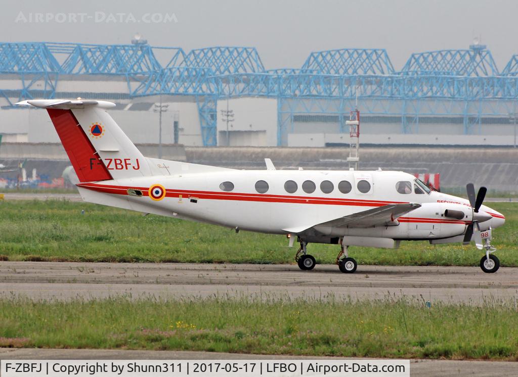 F-ZBFJ, 1982 Beech B200 King Air C/N BB-1102, Engine ground test at the General Aviation area...