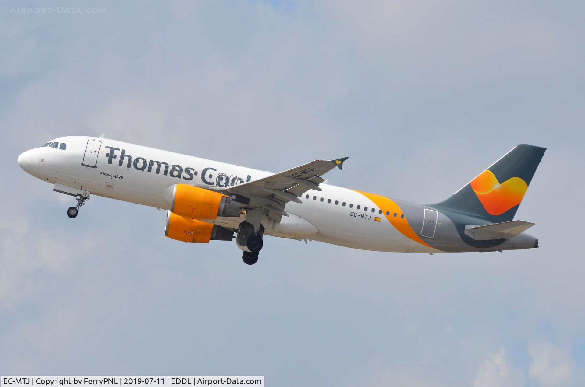 EC-MTJ, 2003 Airbus A320-214 C/N 1954, Thomas Cook A320 taking-off.