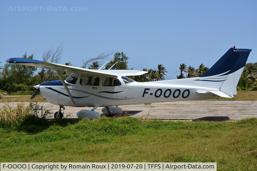 F-OOOO, 2004 Cessna 172S Skyhawk C/N 172S9608, Parked