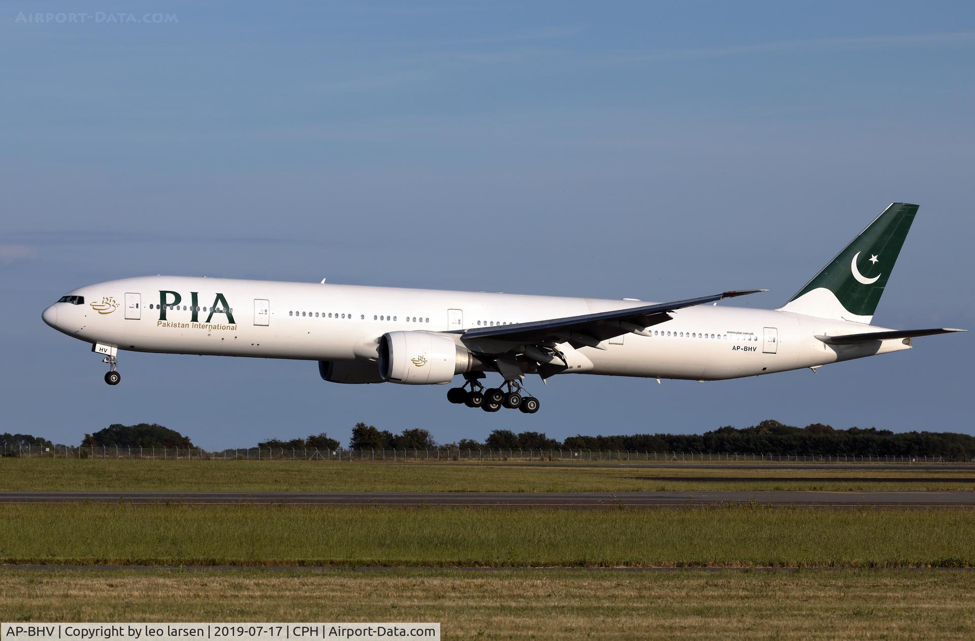 AP-BHV, 2006 Boeing 777-340/ER C/N 33778, Copenhagen 17.7.2019 L/D R-04