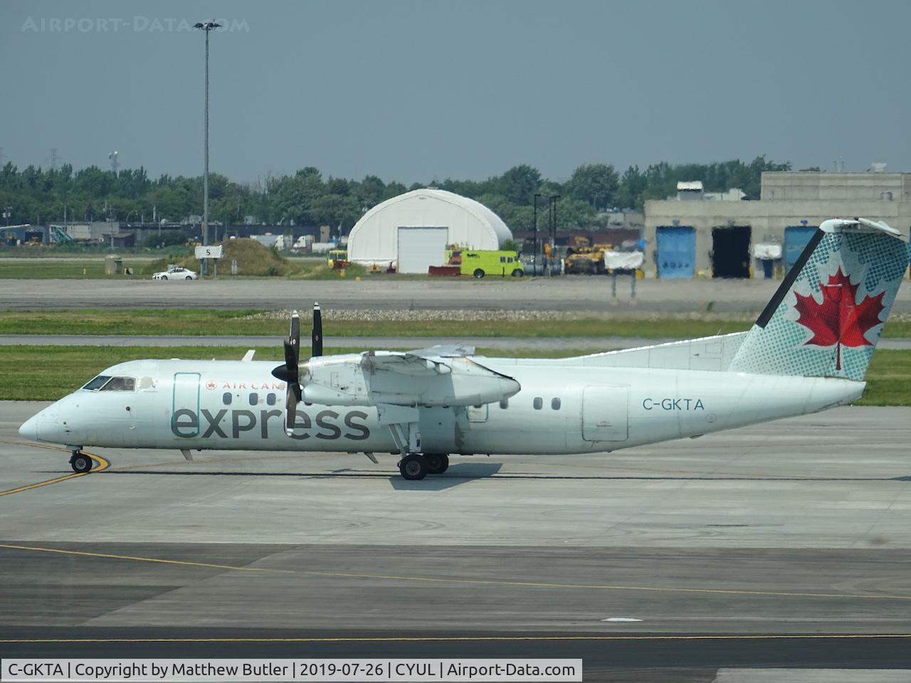 C-GKTA, 1989 De Havilland Canada DHC-8-301 Dash 8 C/N 124, Taxiing at YUL