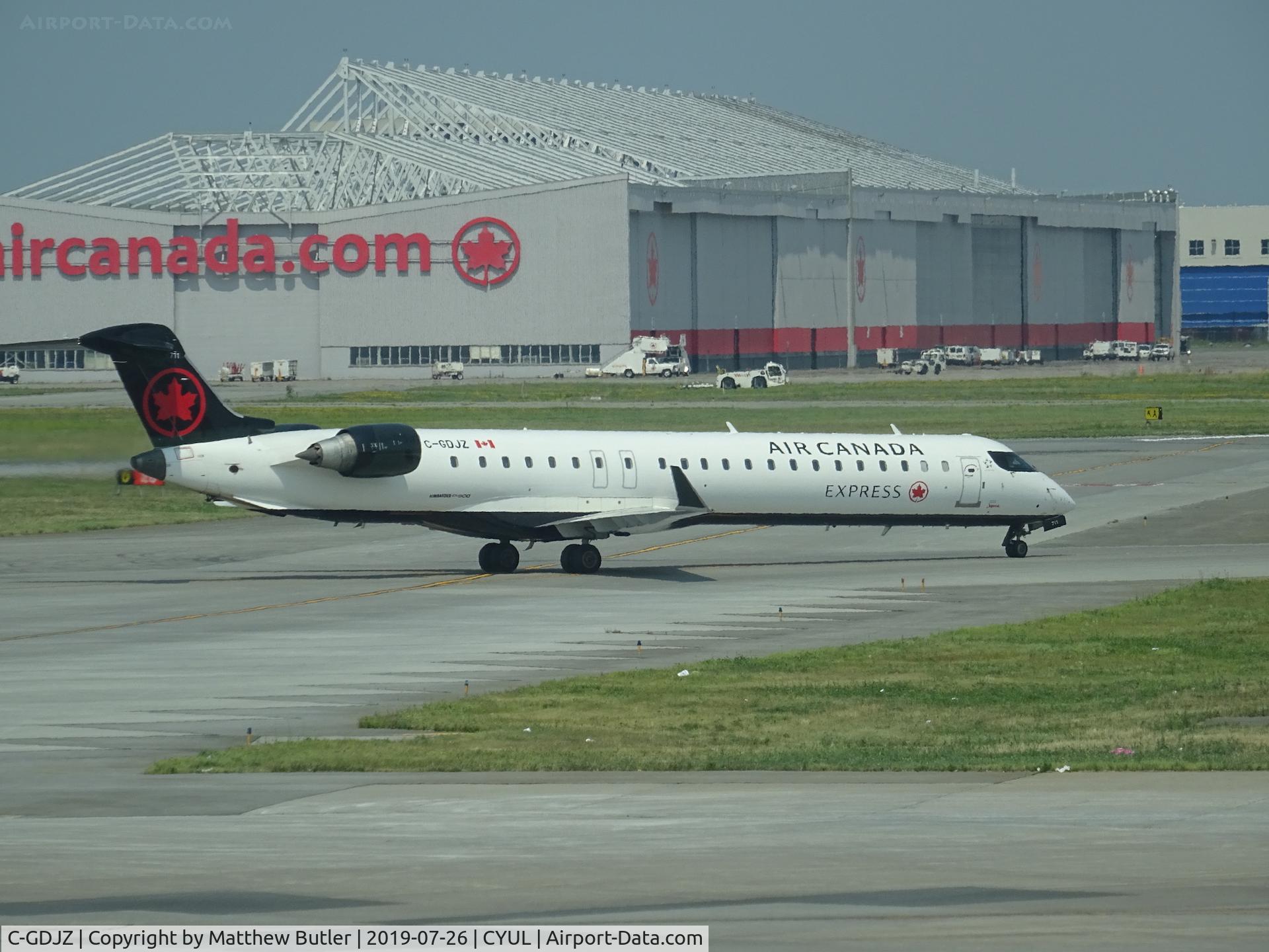 C-GDJZ, 2005 Canadair CRJ-705ER (CL-600-2D15) Regional Jet C/N 15049, Taxiing at CYUL
