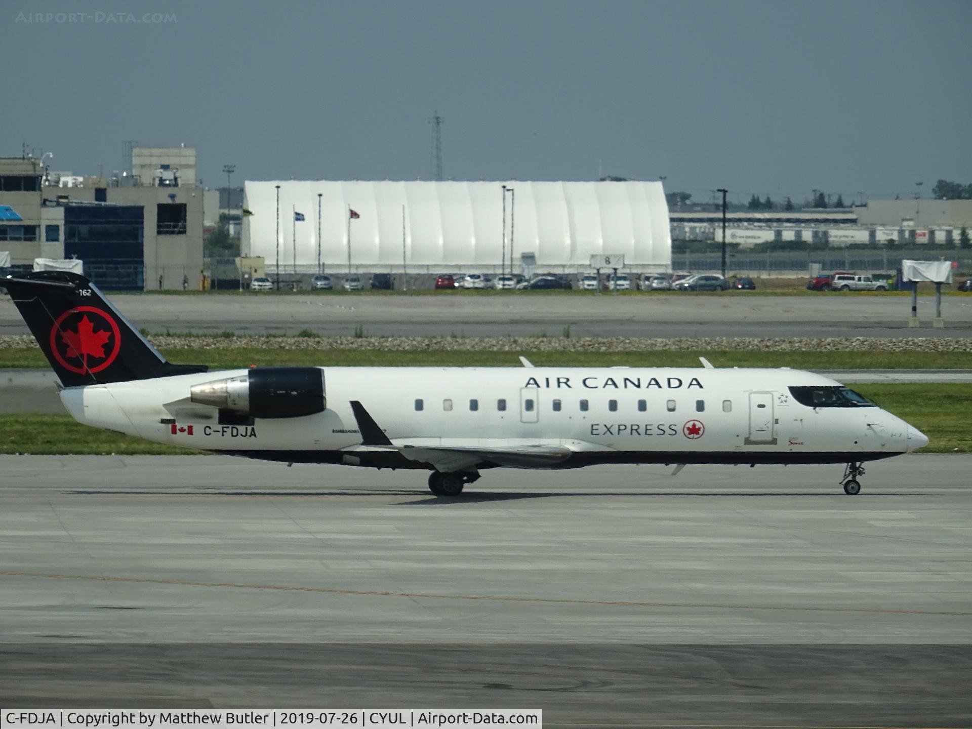 C-FDJA, 2004 Bombardier CRJ-200ER (CL-600-2B19) C/N 7979, Taxiing at CYUL