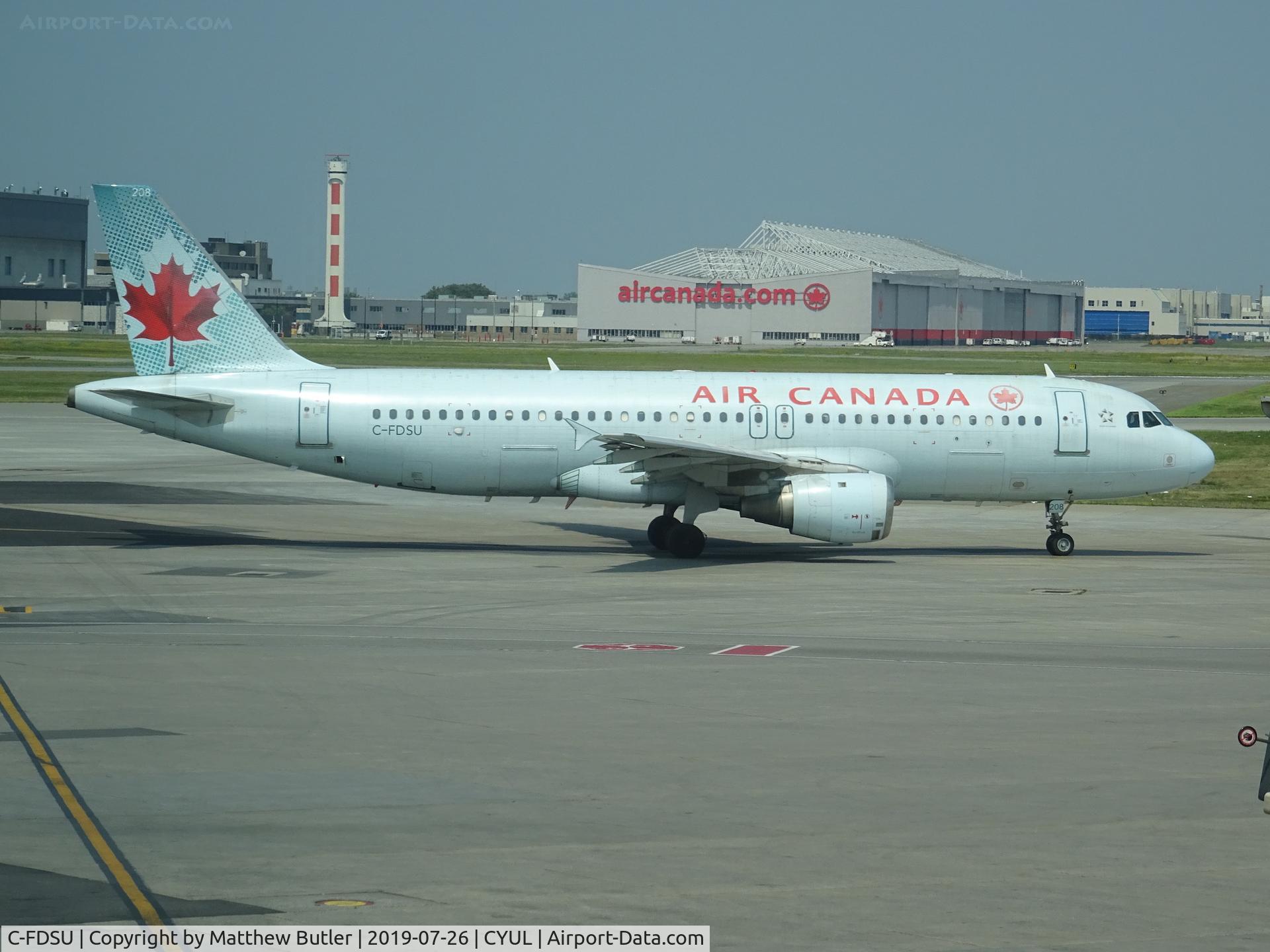 C-FDSU, 1990 Airbus A320-211 C/N 141, Taxiing at CYUL