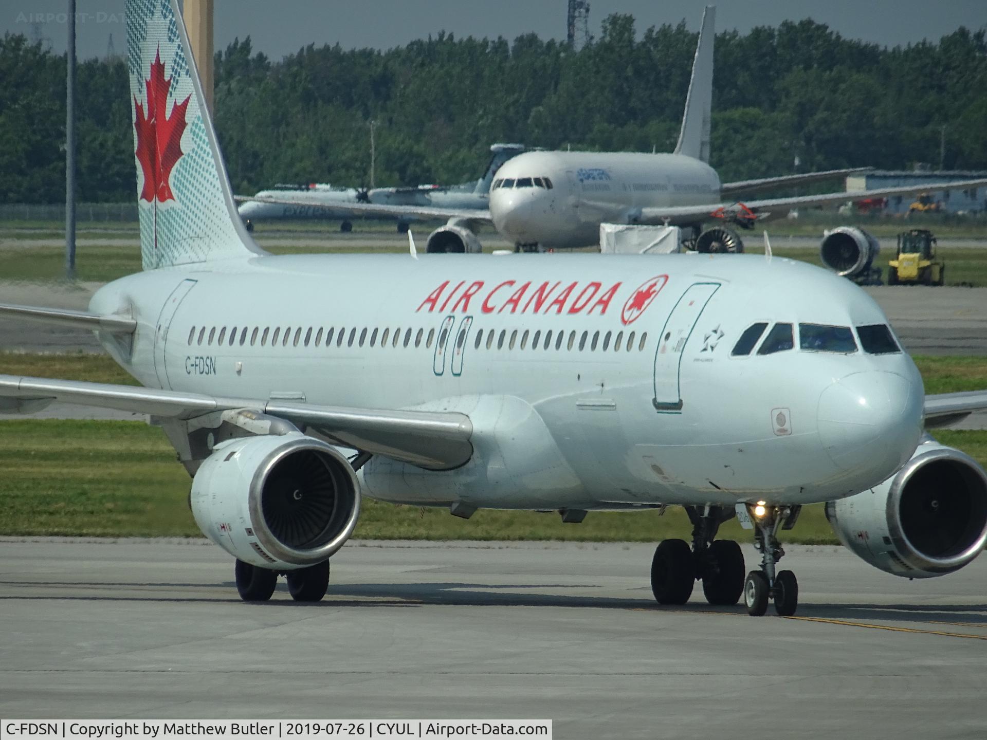 C-FDSN, 1990 Airbus A320-211 C/N 126, Taxiing to gate at CYUL