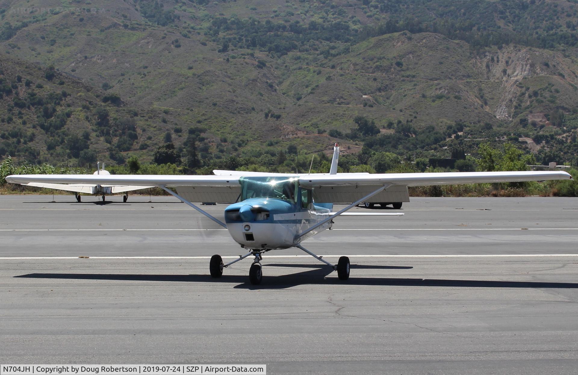 N704JH, 1976 Cessna 150M C/N 15078644, 1976 Cessna 150M, Continental O-200 100 Hp, taxi off the active