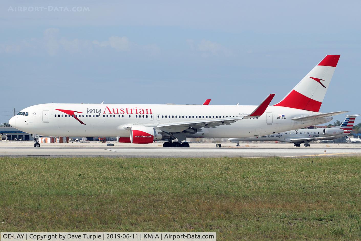 OE-LAY, 1998 Boeing 767-3Z9/ER C/N 29867, si señor