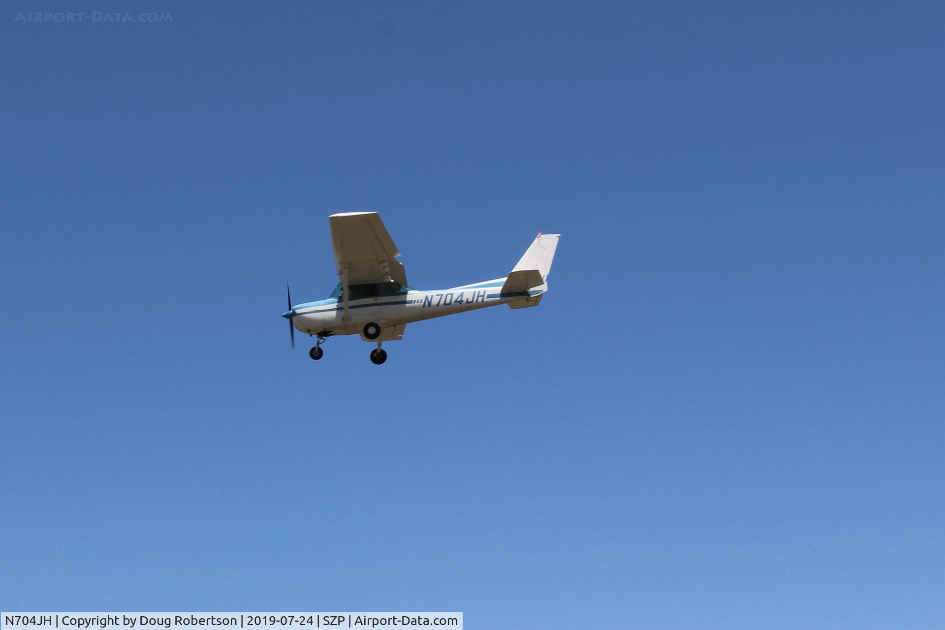 N704JH, 1976 Cessna 150M C/N 15078644, 1976 Cessna 150, Continental O-200 100 Hp, on final Rwy 22-doing pattern work today. I walk the entire airport, often on the move.
