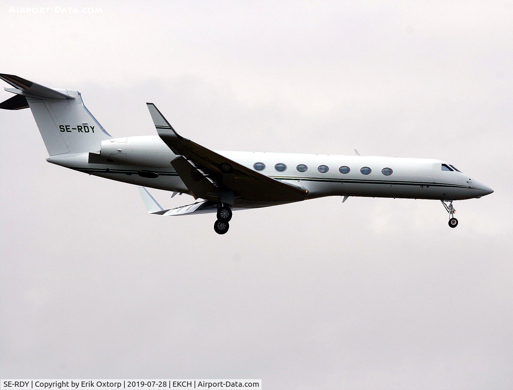 SE-RDY, 2005 Gulfstream Aerospace V-SP G550 C/N 5080, SE-RDY landing rw 04L